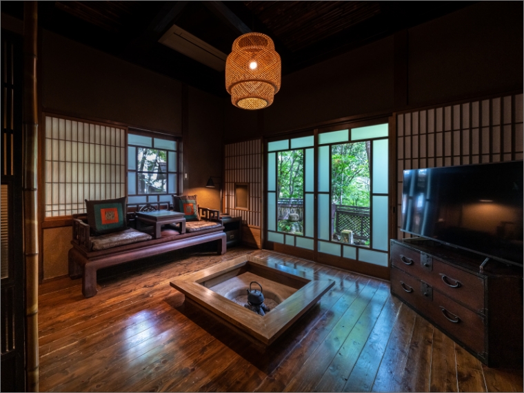 春隣庵居間
