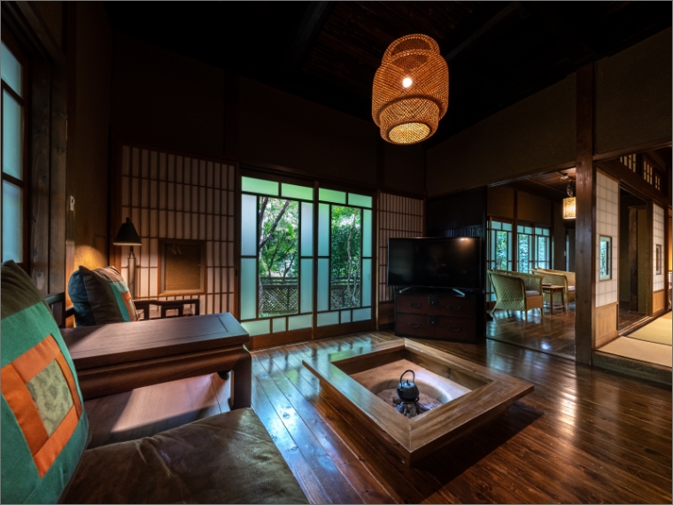 春隣庵居間